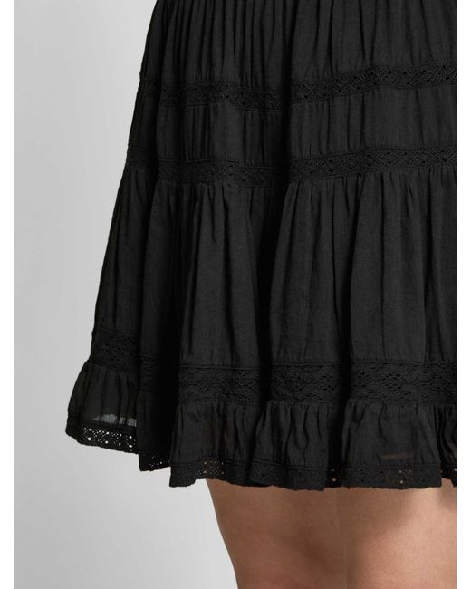 Neo Noir Minirok Met Gehaakt Kant in het Black