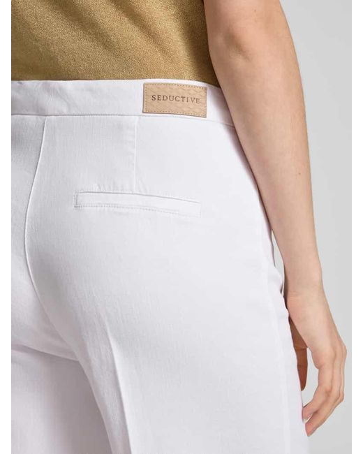 Seductive White Hose mit Knöpfen Modell 'Bridget'