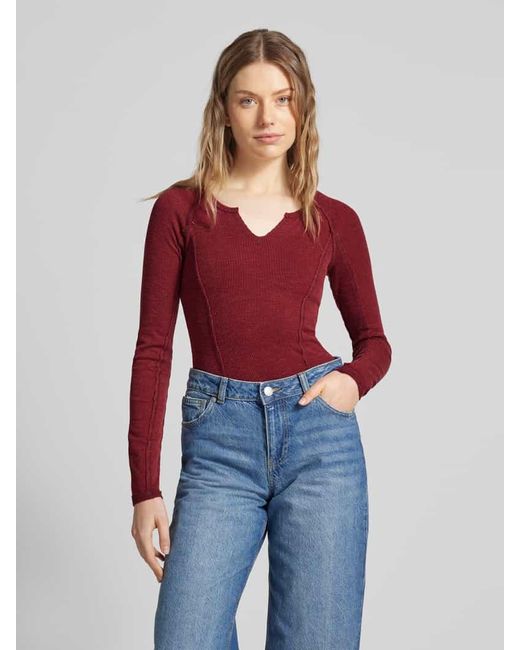 Guess Red Cropped Longsleeve mit V-Ausschnitt