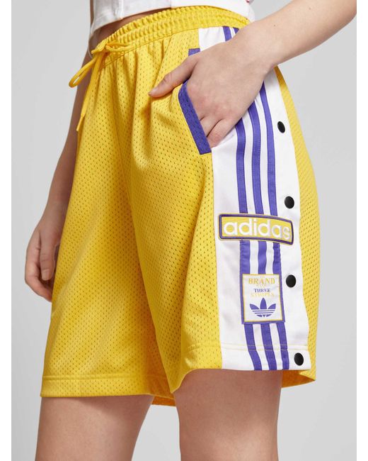 Adidas Originals Korte Broek Met Labelstitching in het Yellow