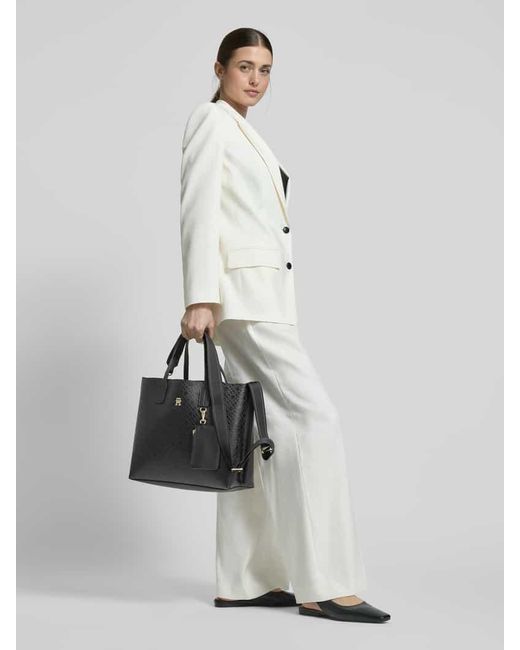 Tommy Hilfiger Black Umhängetasche mit großflächiger Label-Prägung