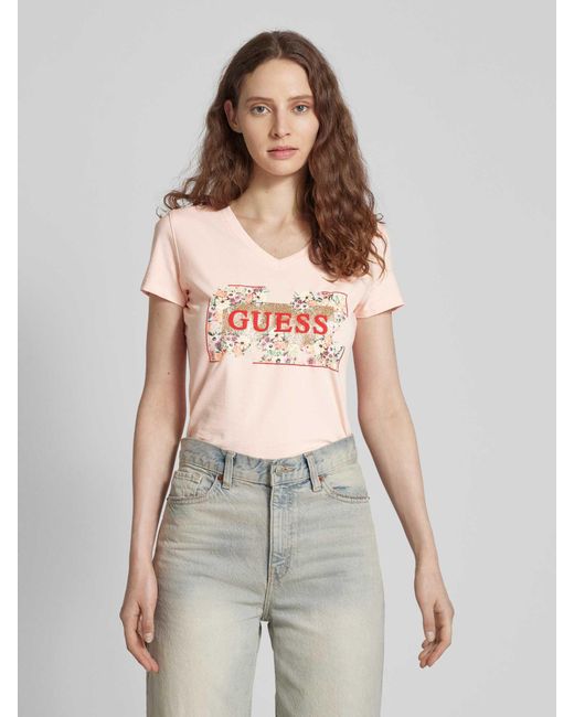 Guess Pink T-Shirt mit floralem Muster und Label-Print