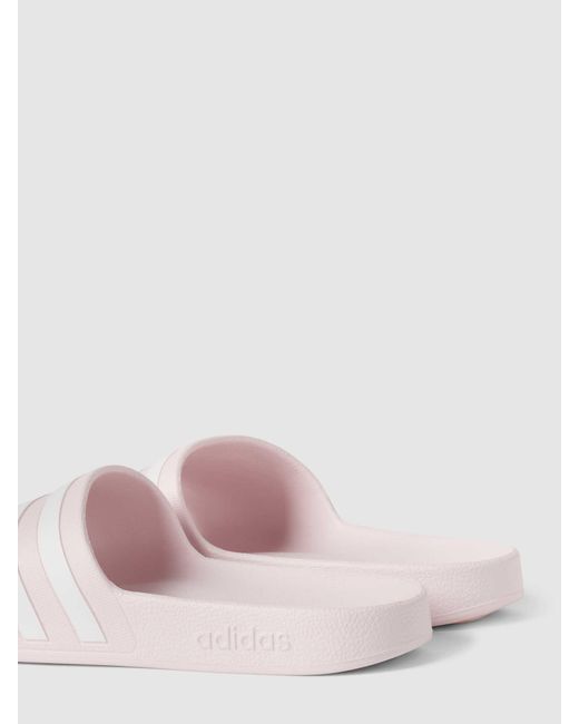 Adidas Slippers Met Labeltypische Strepen in het Pink