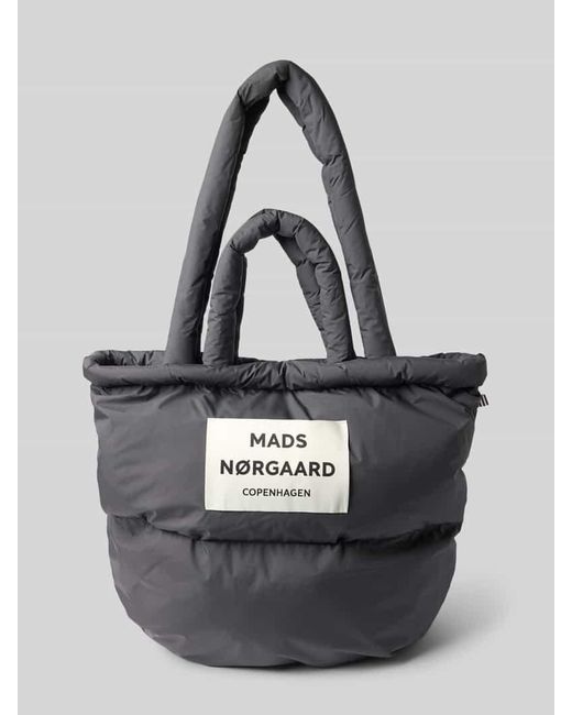 Mads Nørgaard Black Tote Bag mit Logo-Patch in Stepp-Optik Modell 'Pillow'