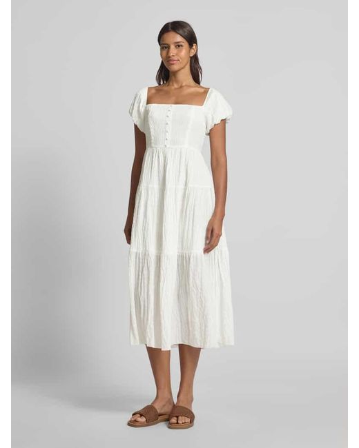 Apricot White Midikleid in Crinkle-Optik