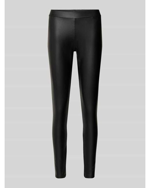 Pieces Black Slim Fit Hose in Lederoptik mit elastischem Bund Modell 'NEW SHINY'