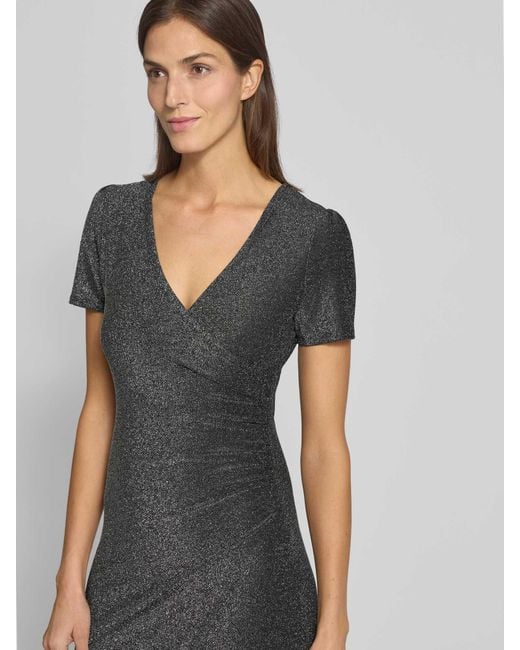 Apricot Mini-Jurk Met V-Hals in het Black