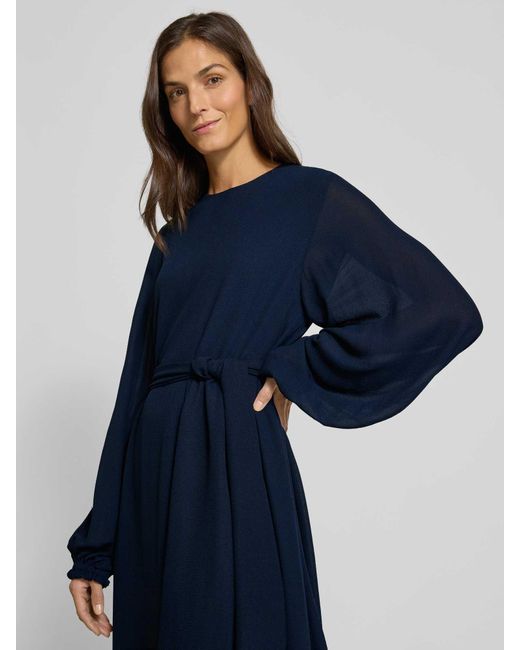 Essentiel Antwerp Flatteuze Maxi-Jurk Met Asymmetrische Ruchezoom, Model 'Iflower' in het Blue