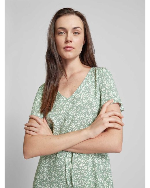 Vero Moda Mini-jurk Van Viscose Met Bloemenmotief in het Green