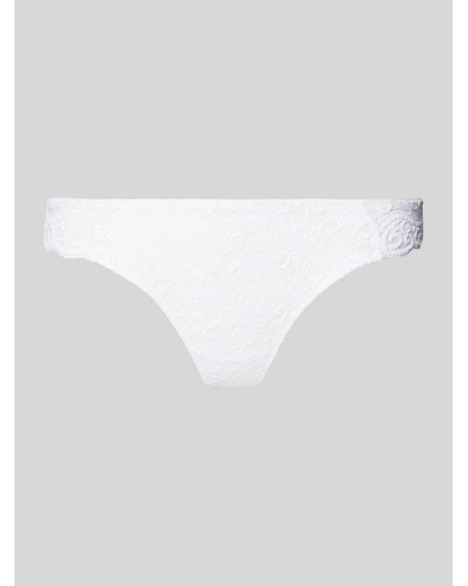 Triumph String in het White