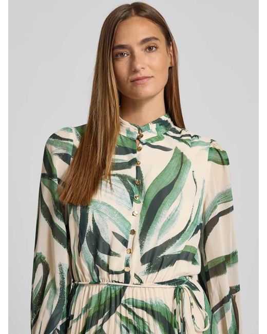 Forever New Green Abendkleid mit Stehkragen Modell 'Annabel'