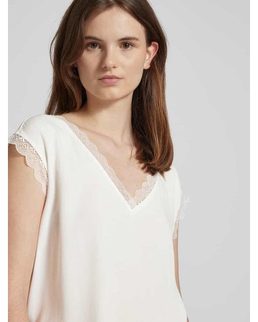 ONLY White Blusenshirt mit V-Ausschnitt Modell 'JASMINA'