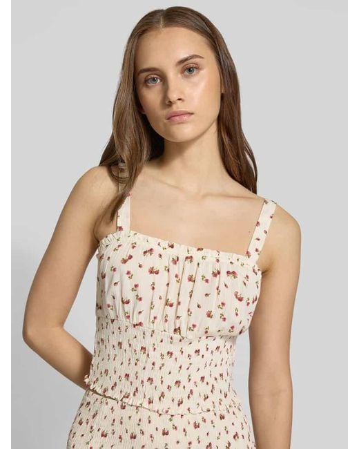Review Natural Crop Top mit Smok-Details