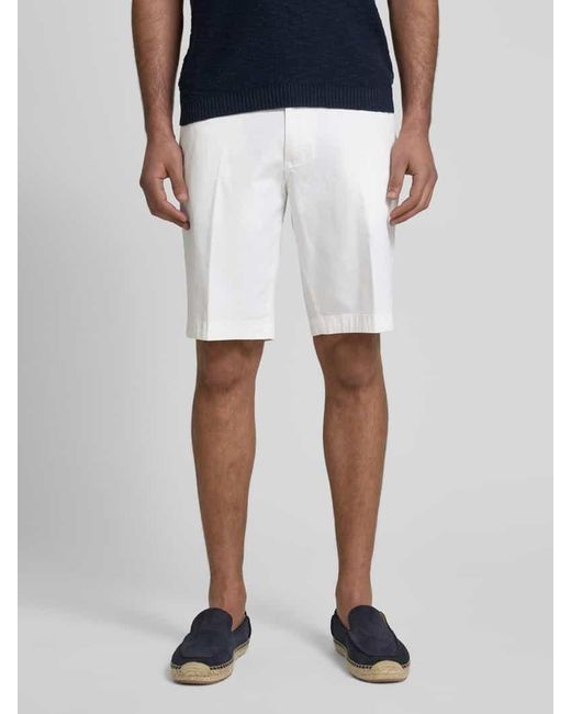 Bugatti Regular Fit Chino-Shorts mit Gürtelschlaufen Modell 'Flat' in White für Herren