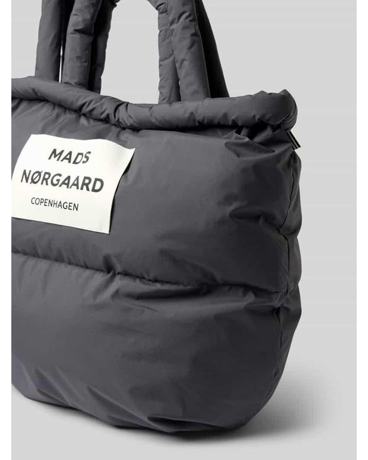 Mads Nørgaard Black Tote Bag mit Logo-Patch in Stepp-Optik Modell 'Pillow'