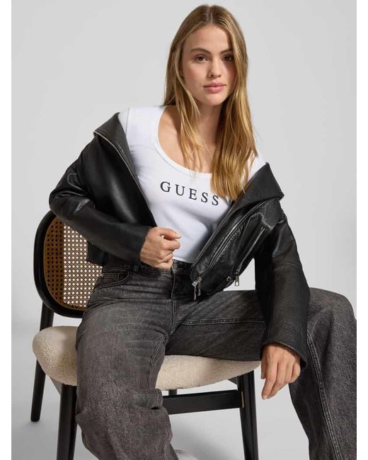 Guess White Longsleeve mit Label-Print und Rundhalsausschnitt