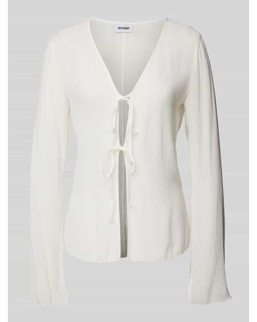 Weekday White Regular Fit Bluse Aus Viskose-Mix Mit V-Ausschnitt