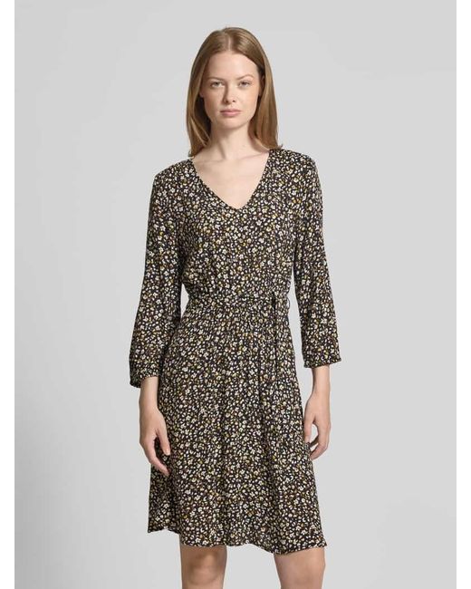 Zero Gray Knielanges Kleid mit abgerundetem V-Ausschnitt