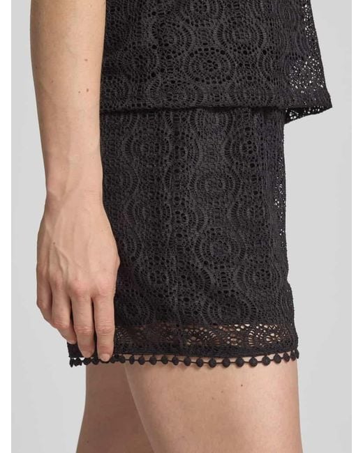 Vero Moda Black Regular Fit Shorts mit Ausbrenner-Effekt Modell 'MAYA'