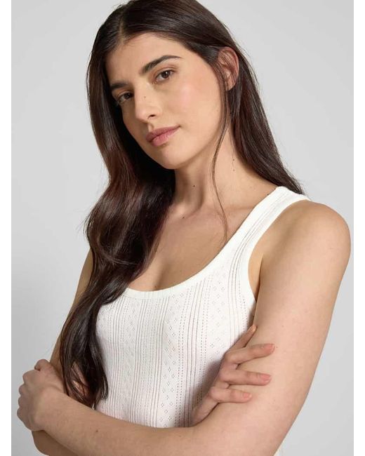 Vero Moda White Slim Fit Tank Top aus reiner Baumwolle Modell 'LISA POINTELLE'