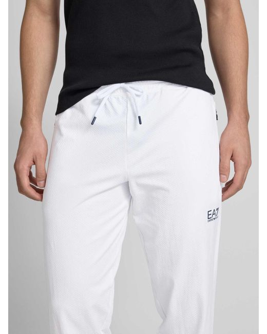 EA7 Relaxed Fit Trainingsbroek Met Structuurmotief in het White voor heren