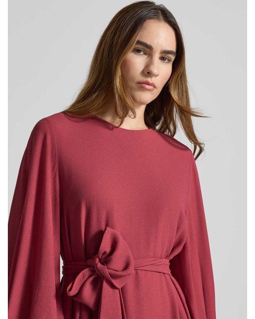 Essentiel Antwerp Flatteuze Maxi-Jurk Met Asymmetrische Ruchezoom, Model 'Iflower' in het Red