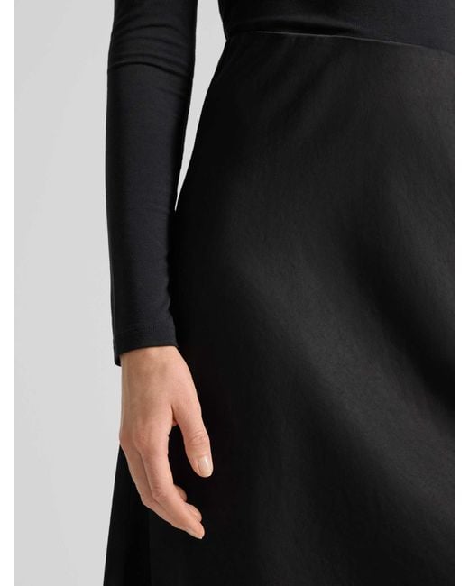 Neo Noir Midirok Van Satijn Met Elastische Band, Model 'Bovary' in het Black