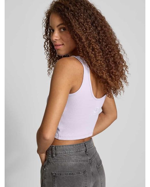 Champion White Fitted Fit Crop Top mit Label-Stitching