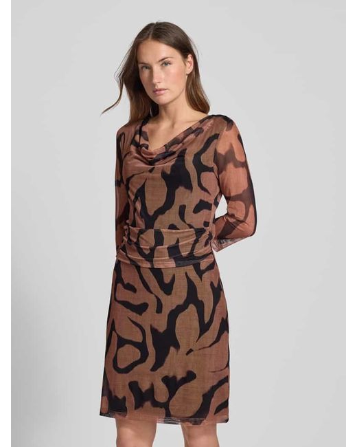 Zero Black Knielanges Kleid mit Wasserfall-Ausschnitt