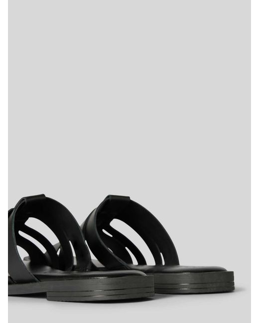 Tamaris Black Slides aus Leder mit schmalen Riemen