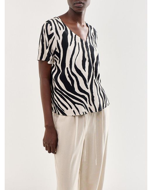 Vero Moda Black V-Neck T-Shirt Pattern