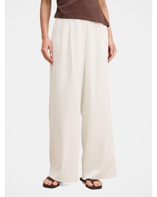Forever New White Annabelle Pleated Wide Leg Trousers