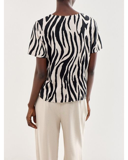 Vero Moda Black V-Neck T-Shirt Pattern