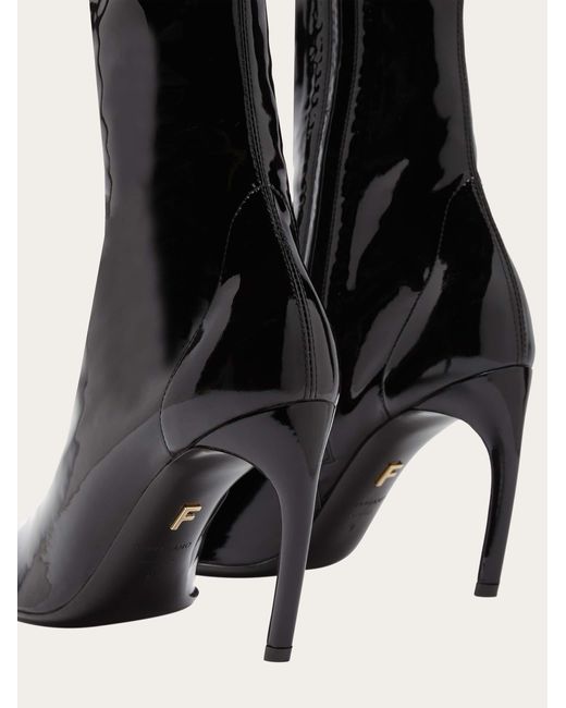 High patent stretch boot Ferragamo en coloris Black