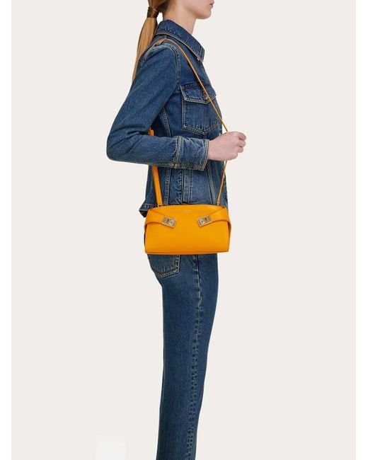 Donna Mini Borsa A Tracolla Hug di Ferragamo in Orange
