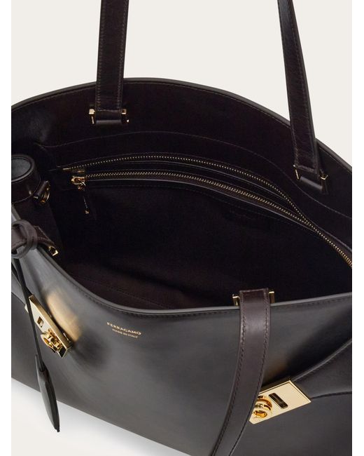 Uomo Borsa A Spalla Hug di Ferragamo in Black da Uomo