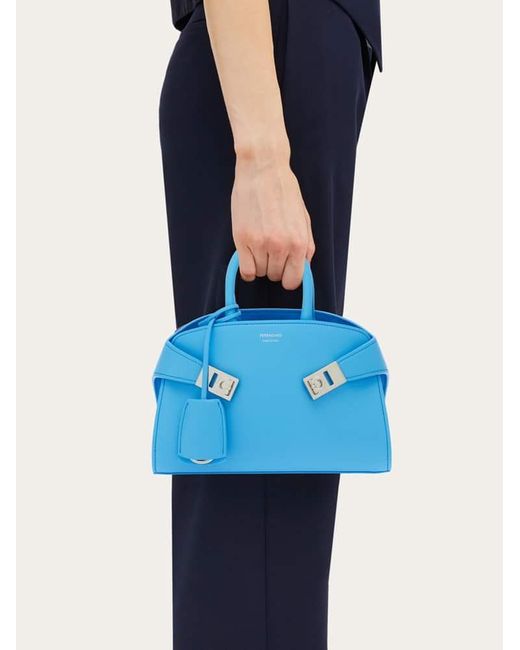 Donna Mini Bag Hug di Ferragamo in Blue