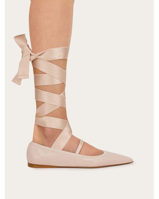 Donna Ballerina Con Nastro Taglia di Ferragamo in Natural