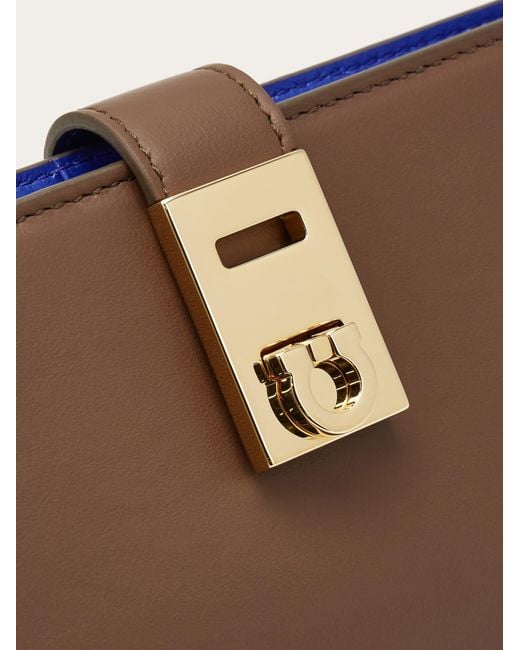 Hug two-tone continental wallet Ferragamo en coloris Brown