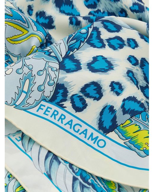 Animalier print silk foulard Ferragamo en coloris Blue