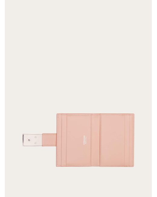 Hug credit card holder Ferragamo en coloris Pink