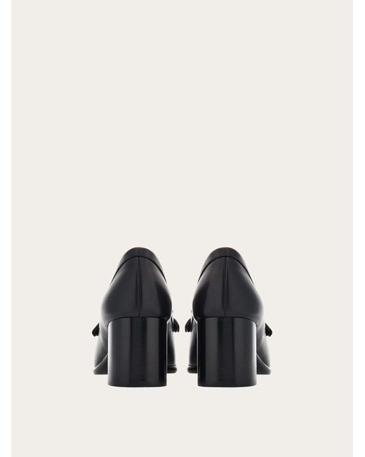 Mocassino ornamento Gancini con tacco di Ferragamo in Black