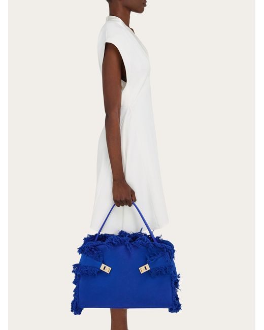 Donna Borsa A Spalla Hug Soft Con Frange (L) di Ferragamo in Blue