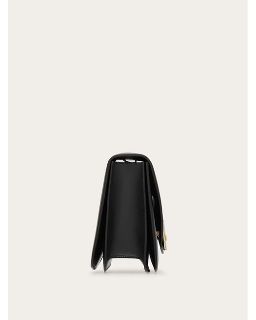 Fiamma crossbody bag (M) Ferragamo en coloris Black