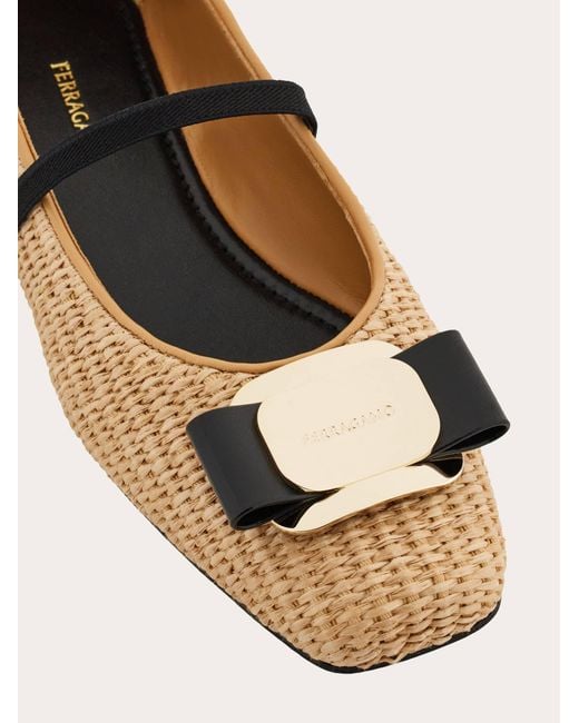 Mujer Bailarinas New Vara Plate Talla .5 Ferragamo de hombre de color Natural