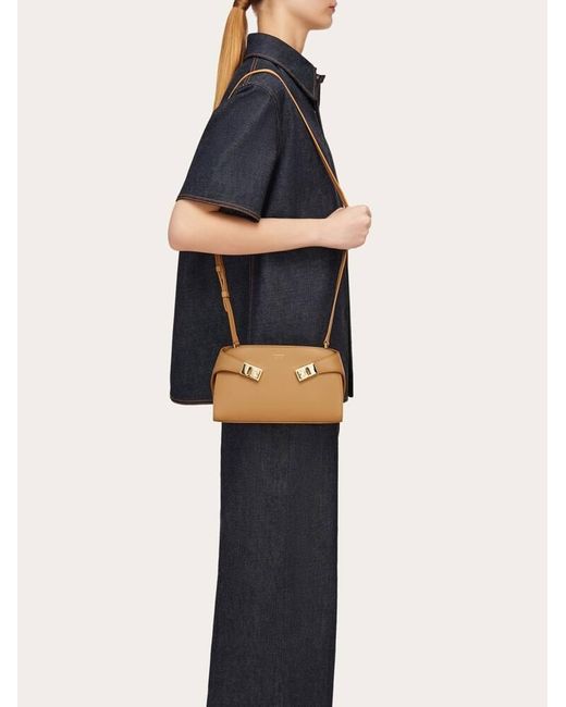 Ferragamo Natural Damen Hug Mini Umhängetasche