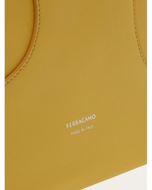 Hobo bag con cut out di Ferragamo in Yellow