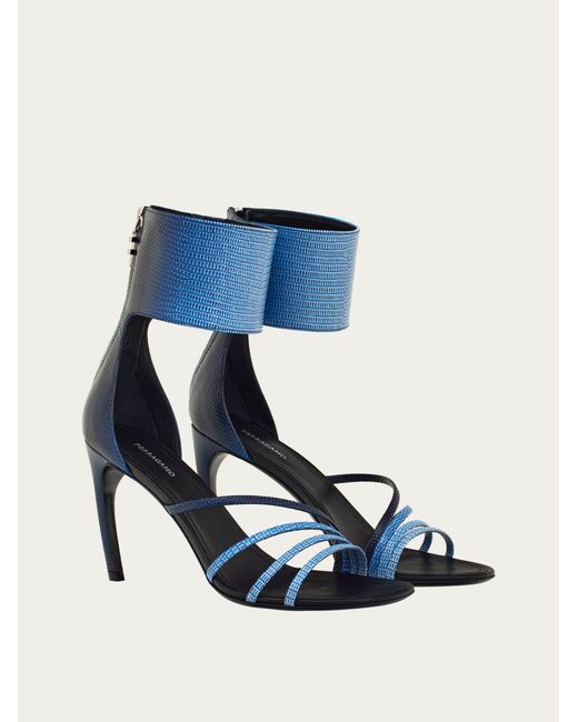 Curved heel faded sandal Ferragamo en coloris Blue