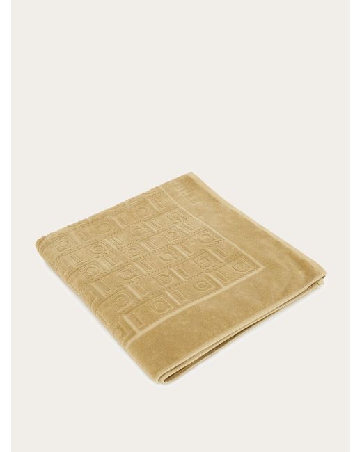 Femmes Serviette De Plage Monogram Ferragamo en coloris Natural