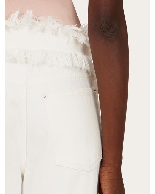 Mujer Denim Con Desflecado Blanco Ferragamo de color White